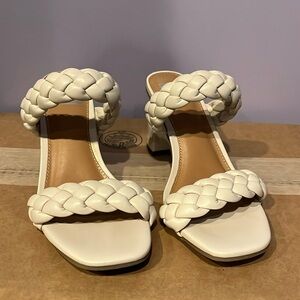 dv Dolce Vita cream sandals size 7